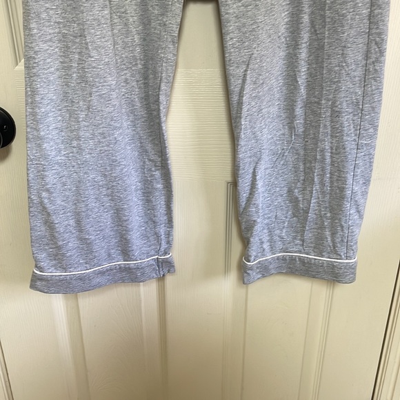 Matt Viggo size medium 2 piece pajama set. Gray with white trim Great condition - Picture 3 of 8